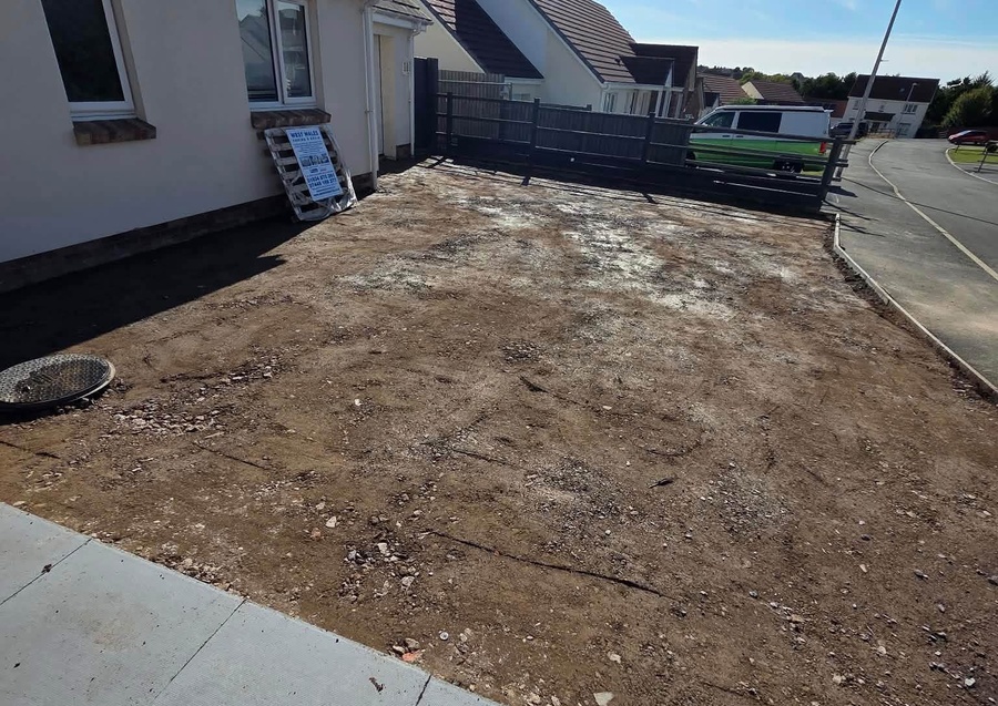 Bespoke Resin Driveway Featuring a Liver Bird Design.